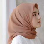 Trik Menyetrika Kerudung Segi Empat Agar Selalu Rapi